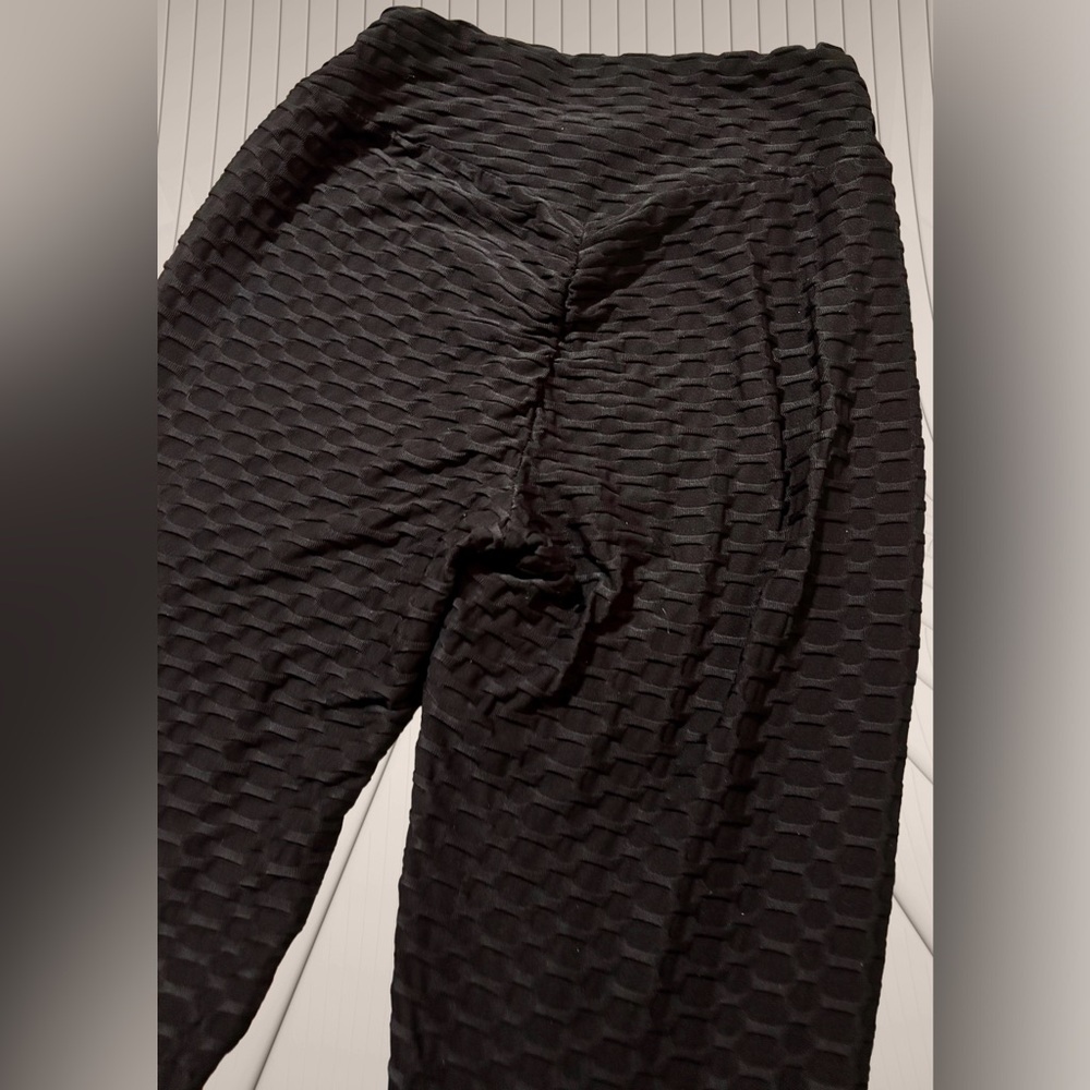 Size L/XL High Waisted Black Honeycomb Textured Ruched Butt Lift Shaper Leggings